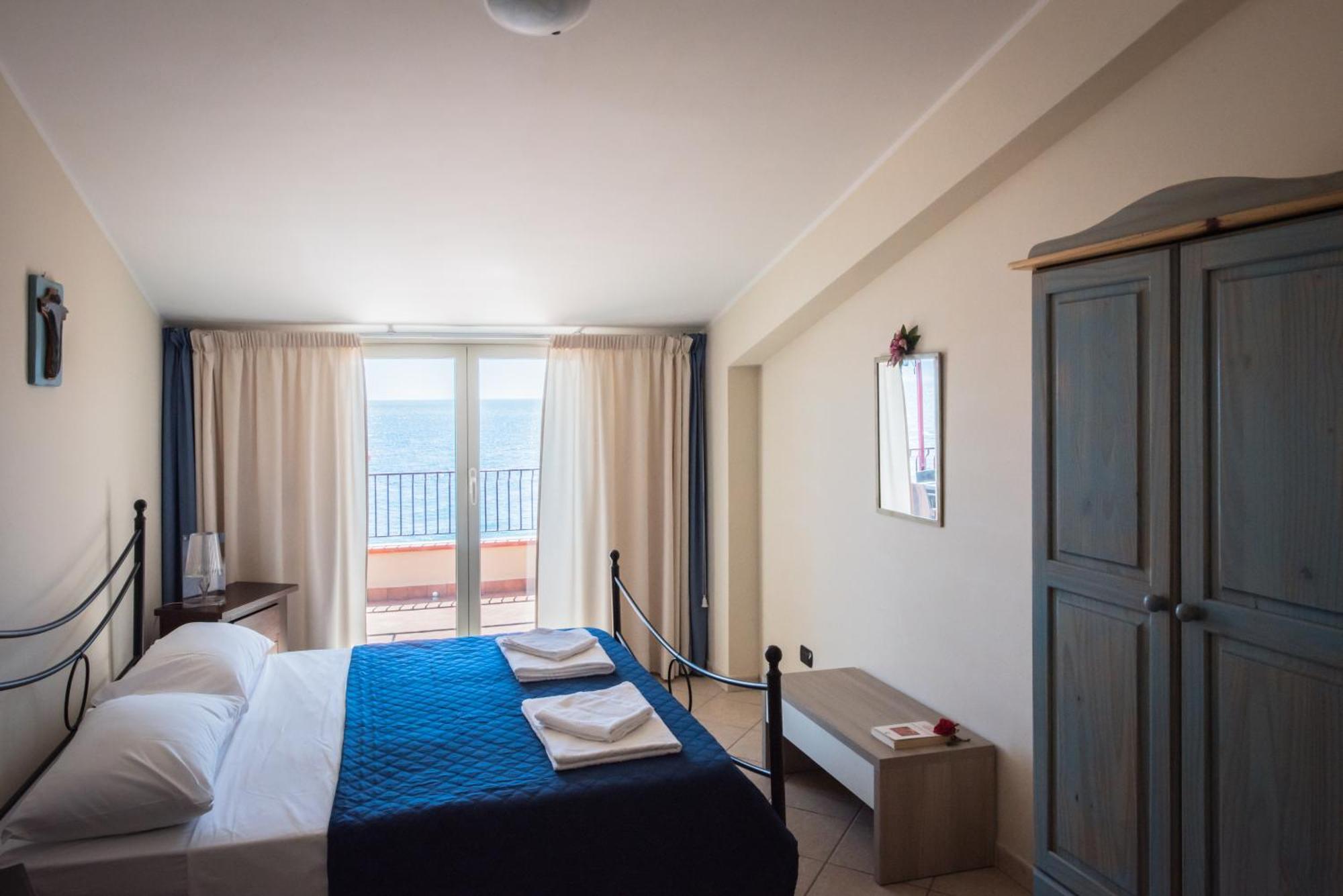 B&B La Sirena Santa Teresa Di Riva Esterno foto